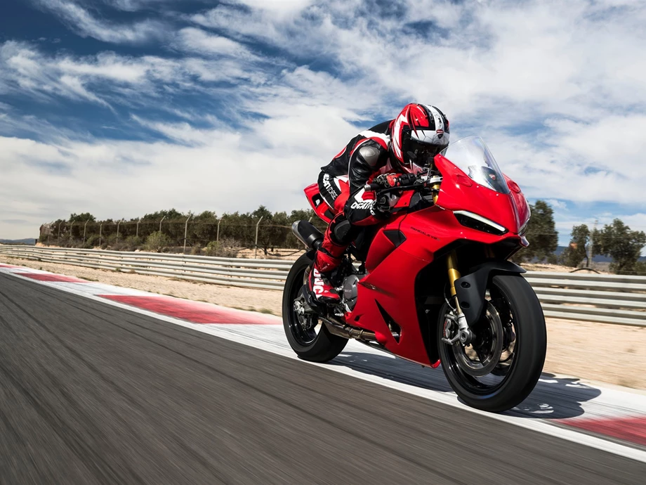Verleihmotorrad Ducati Panigale V2 S vom Händler März Motorradhandel GmbH Bild 5: Verleihmotorrad Ducati Panigale V2 S vom Händler März Motorradhandel GmbH