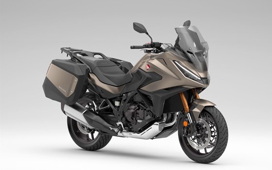 Verleihmotorrad Honda NT1100 DCT Electronic Suspension vom Händler Autohaus Louis Dresen GmbH - Image 7