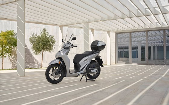 Verleihmotorrad Honda SH125i vom Händler Autohaus Louis Dresen GmbH - Bild 11