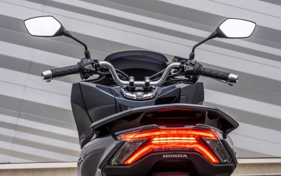 Verleihmotorrad Honda PCX125 vom Händler Autohaus Louis Dresen GmbH - Bild 7 Verleihmotorrad Honda PCX125 vom Händler Autohaus Louis Dresen GmbH - Bild 7