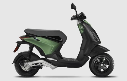 Leihmotorrad Piaggio 1 + Leihmotorrad Piaggio 1 +