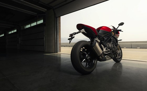Verleihmotorrad Triumph Speed Triple 1200 RR vom Händler Klingenberger Kehl GbR - Bild 16 Verleihmotorrad Triumph Speed Triple 1200 RR vom Händler Klingenberger Kehl GbR - Bild 16