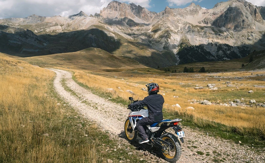 Verleihmotorrad Honda XL750 Transalp vom Händler Tempo-Zweirad-Treff GmbH Bild 6: Verleihmotorrad Honda XL750 Transalp vom Händler Tempo-Zweirad-Treff GmbH