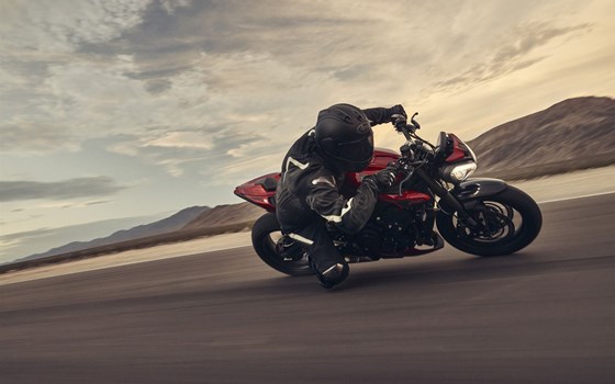 Verleihmotorrad Triumph Street Triple 765 RS vom Händler Q-Bike Technik GmbH - Bild 17 Verleihmotorrad Triumph Street Triple 765 RS vom Händler Q-Bike Technik GmbH - Bild 17