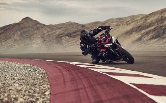 Verleihmotorrad Triumph Street Triple 765 RS vom Händler Q-Bike Technik GmbH - Bild 2 Verleihmotorrad Triumph Street Triple 765 RS vom Händler Q-Bike Technik GmbH - Bild 2