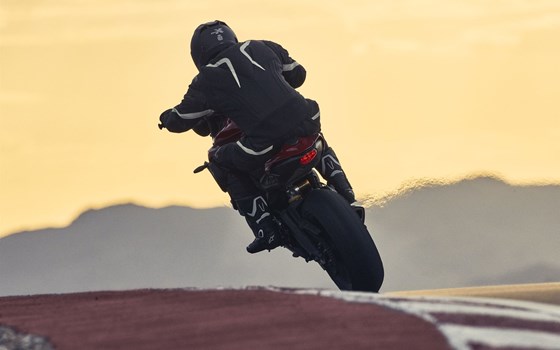Verleihmotorrad Triumph Street Triple 765 RS vom Händler Q-Bike Technik GmbH - Bild 22 Verleihmotorrad Triumph Street Triple 765 RS vom Händler Q-Bike Technik GmbH - Bild 22