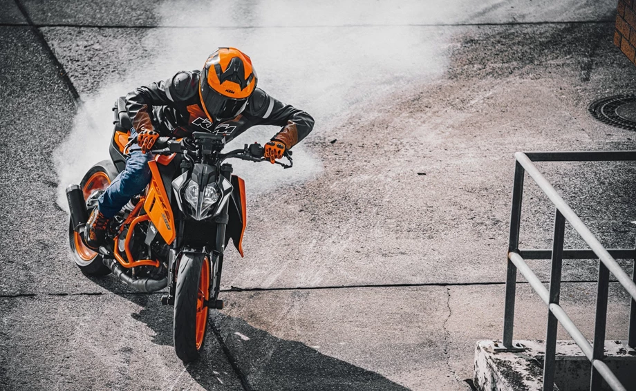 Verleihmotorrad KTM 390 Duke vom Händler März Motorradhandel GmbH Bild 2: Verleihmotorrad KTM 390 Duke vom Händler März Motorradhandel GmbH