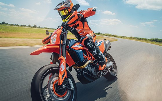 Verleihmotorrad KTM 690 SMC R vom Händler März Motorradhandel GmbH - Bild 2 Verleihmotorrad KTM 690 SMC R vom Händler März Motorradhandel GmbH - Bild 2
