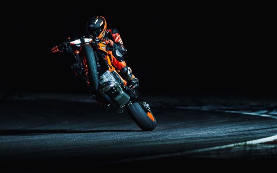 Verleihmotorrad KTM 1290 Super Duke R EVO vom Händler März Motorradhandel GmbH - Bild 2 Verleihmotorrad KTM 1290 Super Duke R EVO vom Händler März Motorradhandel GmbH - Bild 2