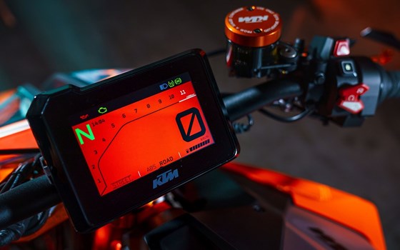 Verleihmotorrad KTM 1290 Super Duke R EVO vom Händler März Motorradhandel GmbH - Bild 23 Verleihmotorrad KTM 1290 Super Duke R EVO vom Händler März Motorradhandel GmbH - Bild 23