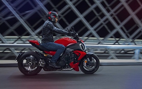 Verleihmotorrad Ducati Diavel V4 vom Händler März Motorradhandel GmbH - Bild 7 Verleihmotorrad Ducati Diavel V4 vom Händler März Motorradhandel GmbH - Bild 7
