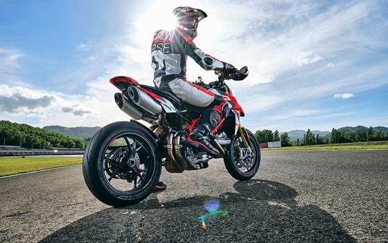 Verleihmotorrad Ducati Hypermotard 950 SP vom Händler März Motorradhandel GmbH - Bild 7 Verleihmotorrad Ducati Hypermotard 950 SP vom Händler März Motorradhandel GmbH - Bild 7