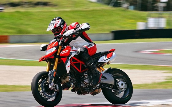 Verleihmotorrad Ducati Hypermotard 950 SP vom Händler März Motorradhandel GmbH - Bild 5 Verleihmotorrad Ducati Hypermotard 950 SP vom Händler März Motorradhandel GmbH - Bild 5