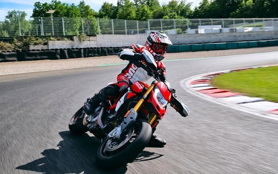 Verleihmotorrad Ducati Hypermotard 950 SP vom Händler März Motorradhandel GmbH - Bild 6 Verleihmotorrad Ducati Hypermotard 950 SP vom Händler März Motorradhandel GmbH - Bild 6