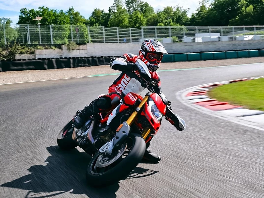 Verleihmotorrad Ducati Hypermotard 950 SP vom Händler März Motorradhandel GmbH Bild 6: Verleihmotorrad Ducati Hypermotard 950 SP vom Händler März Motorradhandel GmbH