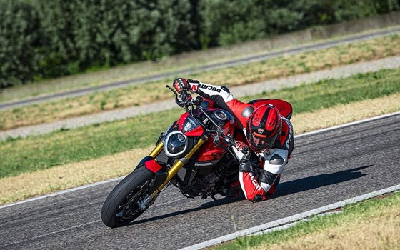 Verleihmotorrad Ducati Monster SP vom Händler März Motorradhandel GmbH - Bild 6 Verleihmotorrad Ducati Monster SP vom Händler März Motorradhandel GmbH - Bild 6