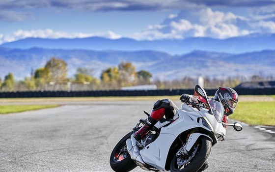 Verleihmotorrad Ducati SuperSport 950 S vom Händler März Motorradhandel GmbH - Bild 6 Verleihmotorrad Ducati SuperSport 950 S vom Händler März Motorradhandel GmbH - Bild 6