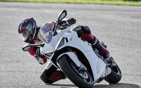 Verleihmotorrad Ducati SuperSport 950 S vom Händler März Motorradhandel GmbH - Bild 8 Verleihmotorrad Ducati SuperSport 950 S vom Händler März Motorradhandel GmbH - Bild 8