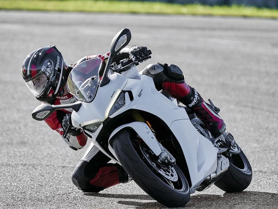 Verleihmotorrad Ducati SuperSport 950 S vom Händler März Motorradhandel GmbH Bild 8: Verleihmotorrad Ducati SuperSport 950 S vom Händler März Motorradhandel GmbH