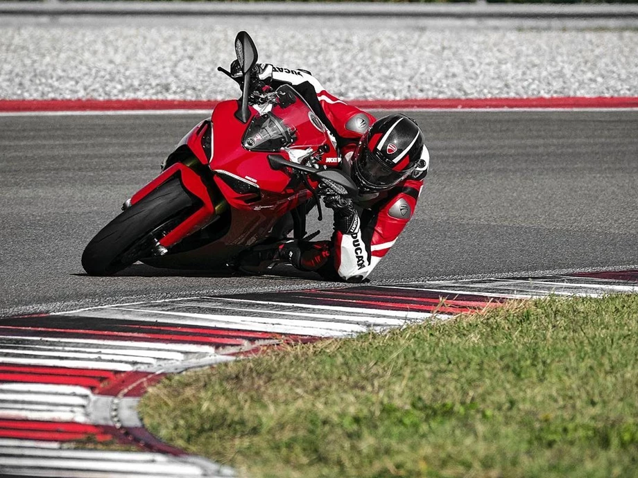 Verleihmotorrad Ducati SuperSport 950 S vom Händler März Motorradhandel GmbH Bild 9: Verleihmotorrad Ducati SuperSport 950 S vom Händler März Motorradhandel GmbH