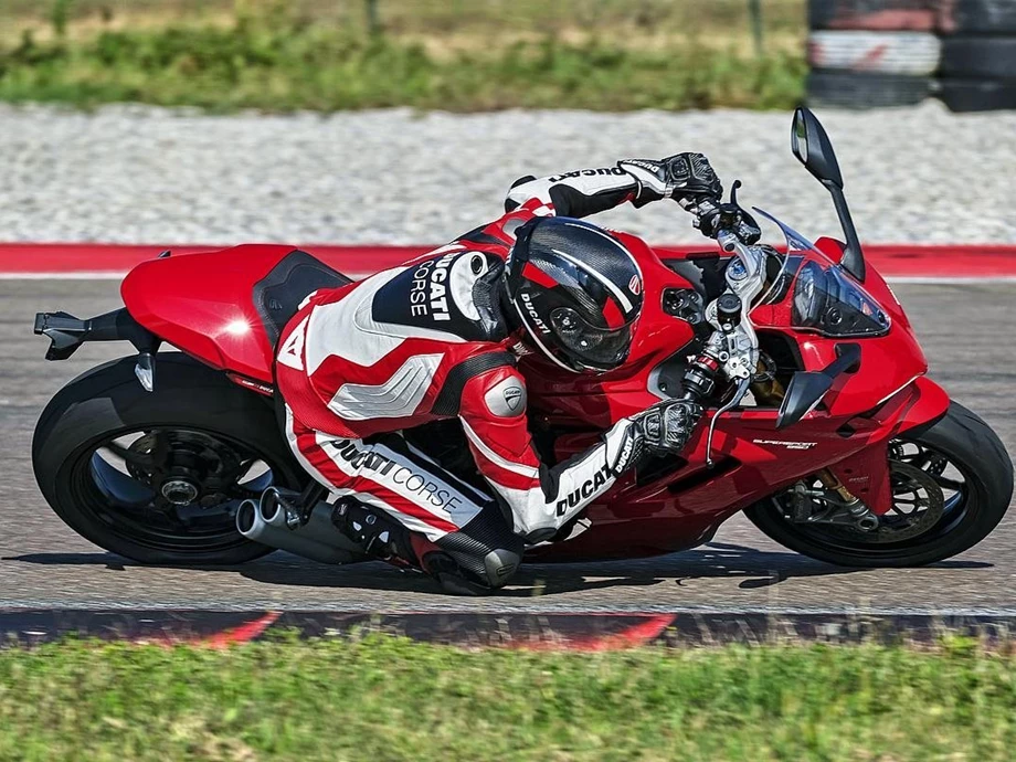 Verleihmotorrad Ducati SuperSport 950 S vom Händler März Motorradhandel GmbH Bild 4: Verleihmotorrad Ducati SuperSport 950 S vom Händler März Motorradhandel GmbH