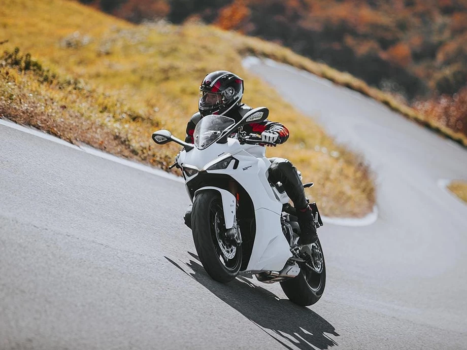 Verleihmotorrad Ducati SuperSport 950 S vom Händler März Motorradhandel GmbH Bild 5: Verleihmotorrad Ducati SuperSport 950 S vom Händler März Motorradhandel GmbH