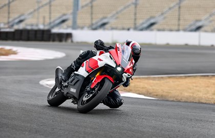 Moto de location Yamaha R3