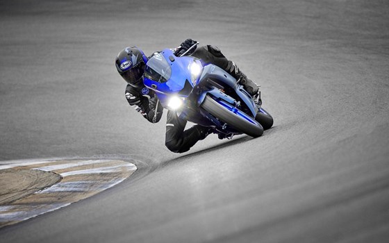 Verleihmotorrad Yamaha R3 vom Händler Motorrad Henkel - Bild 10 Verleihmotorrad Yamaha R3 vom Händler Motorrad Henkel - Bild 10