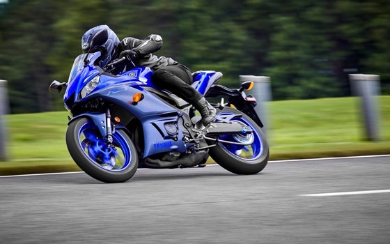 Verleihmotorrad Yamaha R3 vom Händler Motorrad Henkel - Bild 2 Verleihmotorrad Yamaha R3 vom Händler Motorrad Henkel - Bild 2