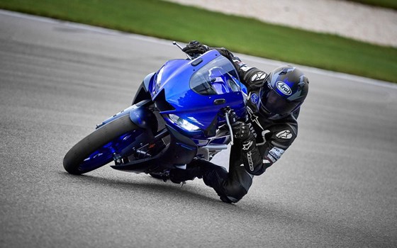 Verleihmotorrad Yamaha R3 vom Händler Motorrad Henkel - Bild 3 Verleihmotorrad Yamaha R3 vom Händler Motorrad Henkel - Bild 3
