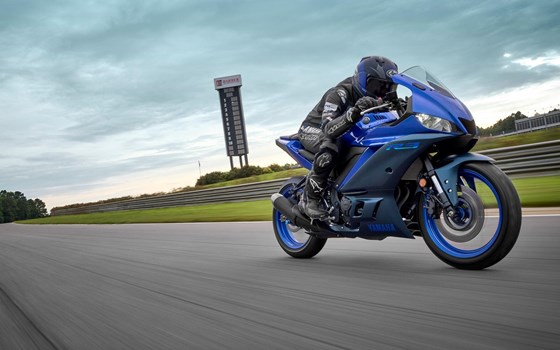 Verleihmotorrad Yamaha R3 vom Händler Motorrad Henkel - Bild 8 Verleihmotorrad Yamaha R3 vom Händler Motorrad Henkel - Bild 8