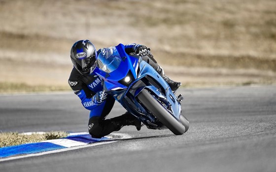 Verleihmotorrad Yamaha R7 vom Händler Motorrad Henkel - Bild 9 Verleihmotorrad Yamaha R7 vom Händler Motorrad Henkel - Bild 9