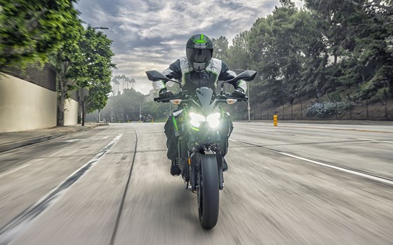 Verleihmotorrad Kawasaki Z 400 vom Händler Moto K Team GmbH - Bild 3 Verleihmotorrad Kawasaki Z 400 vom Händler Moto K Team GmbH - Bild 3