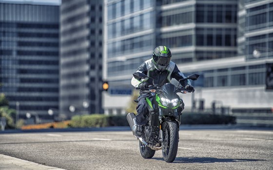 Verleihmotorrad Kawasaki Z 400 vom Händler Moto K Team GmbH - Bild 4 Verleihmotorrad Kawasaki Z 400 vom Händler Moto K Team GmbH - Bild 4