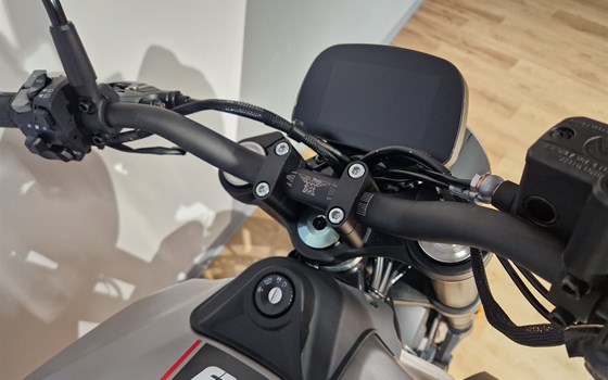 Verleihmotorrad Moto Morini 6 1/2 Seiemmezzo STR vom Händler Motorrad Scheunpflug e.K. - Bild 7 Verleihmotorrad Moto Morini 6 1/2 Seiemmezzo STR vom Händler Motorrad Scheunpflug e.K. - Bild 7