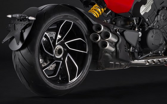 Verleihmotorrad Ducati Diavel V4 vom Händler Motorradhaus Steinbach GmbH - Bild 11 Verleihmotorrad Ducati Diavel V4 vom Händler Motorradhaus Steinbach GmbH - Bild 11