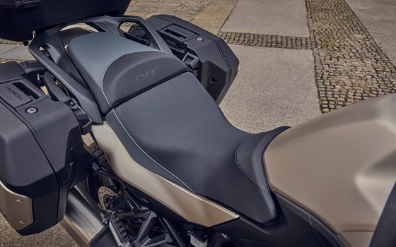 Verleihmotorrad Honda NT1100 DCT Electronic Suspension vom Händler Tempo-Zweirad-Treff GmbH - Bild 4