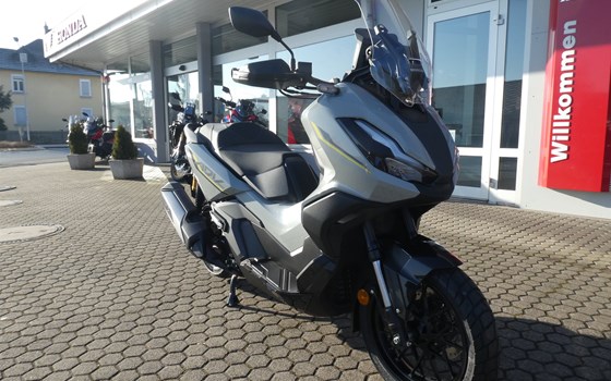 Verleihmotorrad Honda ADV350 vom Händler Zweirad-Center Zöller - Bild 1