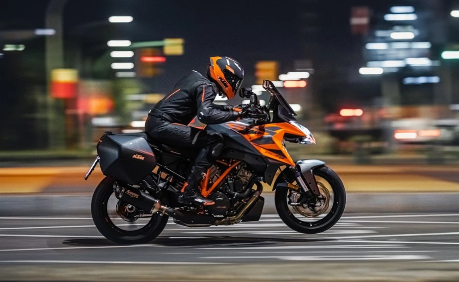 Verleihmotorrad KTM 1290 Super Duke GT vom Händler JETI X TREME Inhaber: Timo Röttinger Bild 15: Verleihmotorrad KTM 1290 Super Duke GT vom Händler JETI X TREME Inhaber: Timo Röttinger