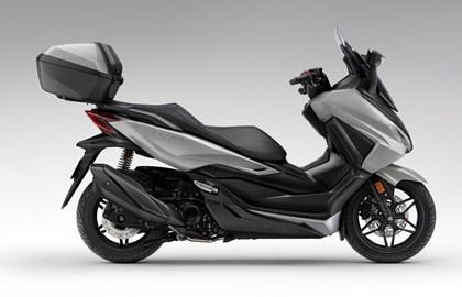 Leihmotorrad Honda Forza 125