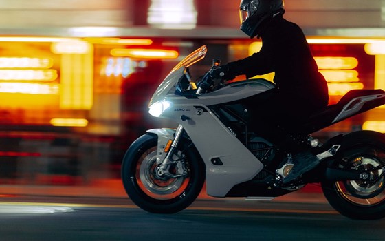 Verleihmotorrad Zero SR/S vom Händler Motorrad Berlage GmbH - Bild 7 Verleihmotorrad Zero SR/S vom Händler Motorrad Berlage GmbH - Bild 7