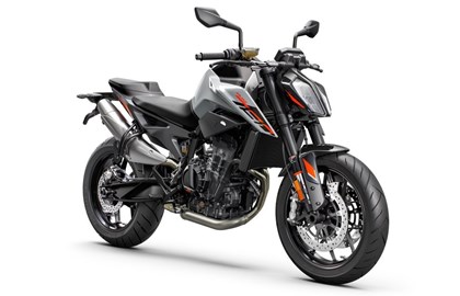 Leihmotorrad KTM 790 Duke L