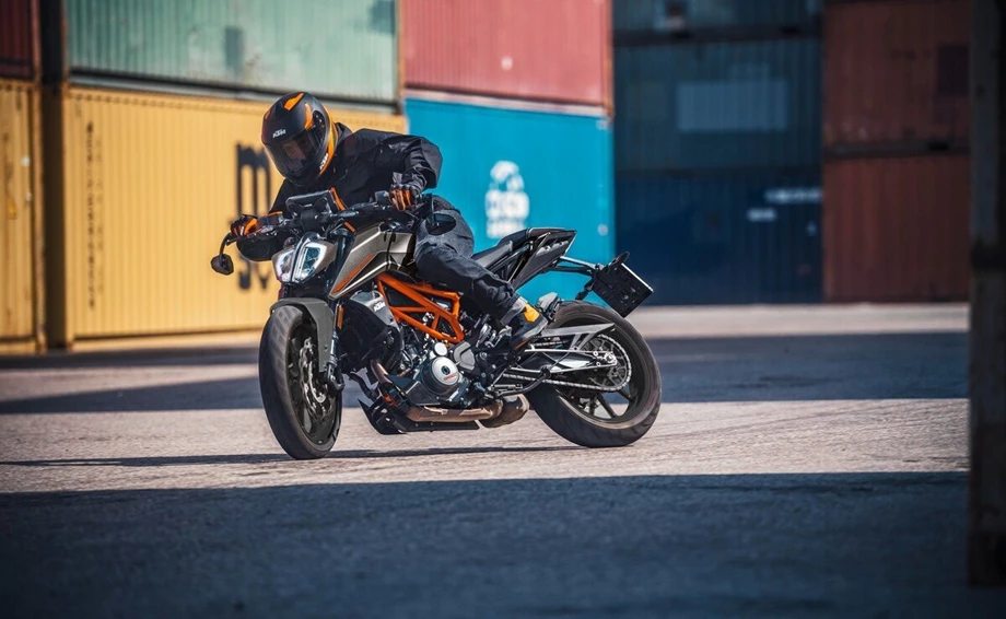 Verleihmotorrad KTM 390 Duke vom Händler Motorrad Theiner Bild 3: Verleihmotorrad KTM 390 Duke vom Händler Motorrad Theiner