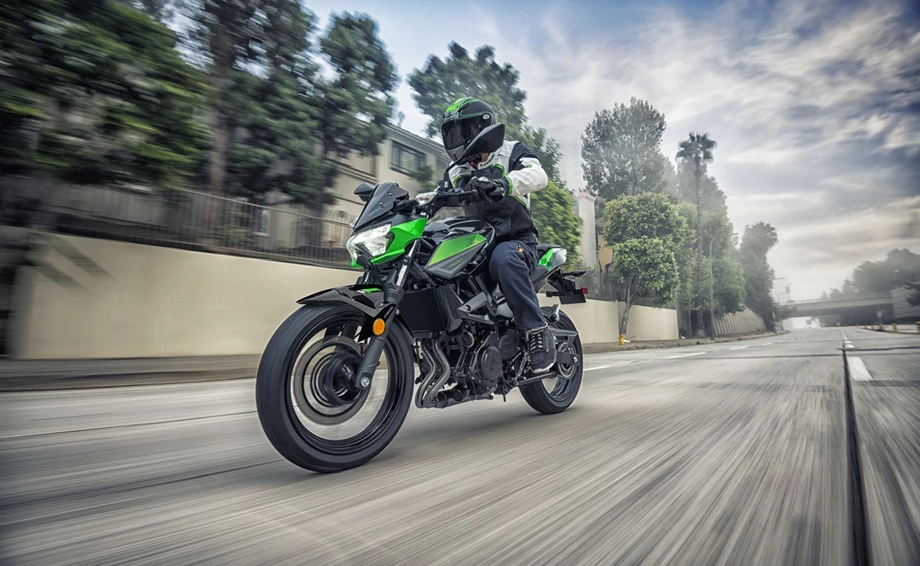 Verleihmotorrad Kawasaki Z 400 vom Händler Motospeed Bonsack Bild 11: Verleihmotorrad Kawasaki Z 400 vom Händler Motospeed Bonsack