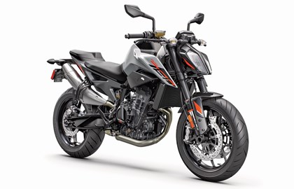 Leihmotorrad KTM 790 Duke L