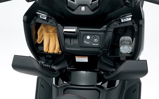Verleihmotorrad Suzuki Burgman 400 vom Händler Fahrzeughaus Engelhardt GmbH - Bild 14 Verleihmotorrad Suzuki Burgman 400 vom Händler Fahrzeughaus Engelhardt GmbH - Bild 14
