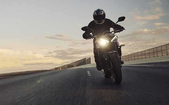 Verleihmotorrad Triumph Street Triple 765 RS vom Händler Motorrad Mayer - Bild 8