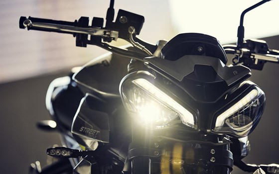 Verleihmotorrad Triumph Street Triple 765 RS vom Händler Motorrad Mayer - Bild 9