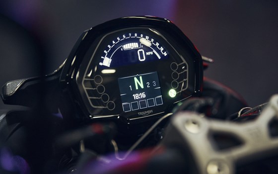 Verleihmotorrad Triumph Street Triple 765 RS vom Händler Motorrad Mayer - Bild 2