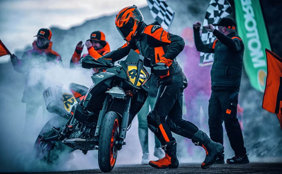 Verleihmotorrad KTM 890 SMT vom Händler Motorrad Rubin GmbH & Co.KG Bild 10: Verleihmotorrad KTM 890 SMT vom Händler Motorrad Rubin GmbH & Co.KG